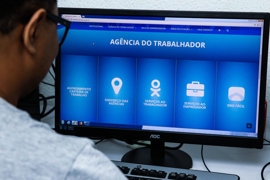 Jaboatão-inova-e-lança-sistema-online-para-solicitação-de-carteira-de-trabalho